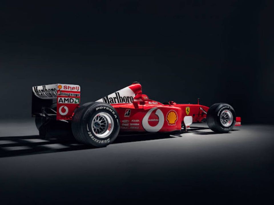 Traseira da Ferrari de Fórmula 1 com motor V10, aspirado, de 825 cavalos de potência